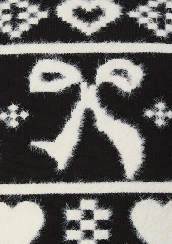 s.Oliver Sweater in Black: front