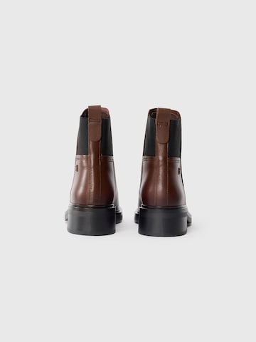 TOMMY HILFIGER Chelsea boots in Bruin