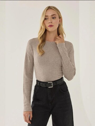 Hiccup Pullover in Beige: Vorderseite