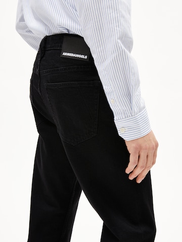ARMEDANGELS Regular Jeans DYLAANO in Schwarz