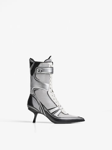 Bottines à lacets Bershka en mélange de couleurs