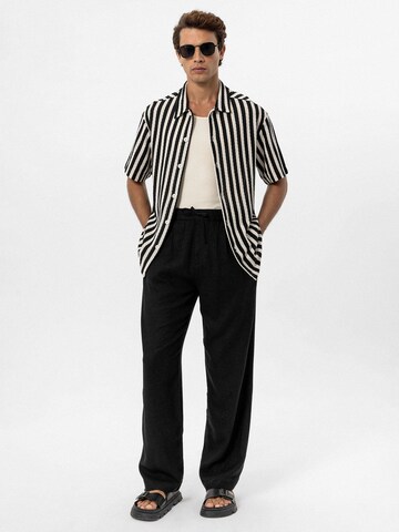 Antioch Regular fit Button Up Shirt in Black