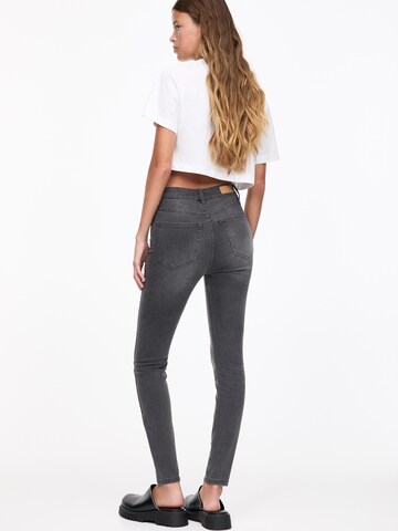 Skinny Jean Pull&Bear en gris
