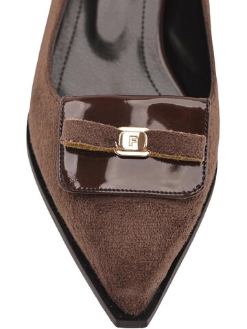 Décolleté sling 'Boel' di Limoya in marrone
