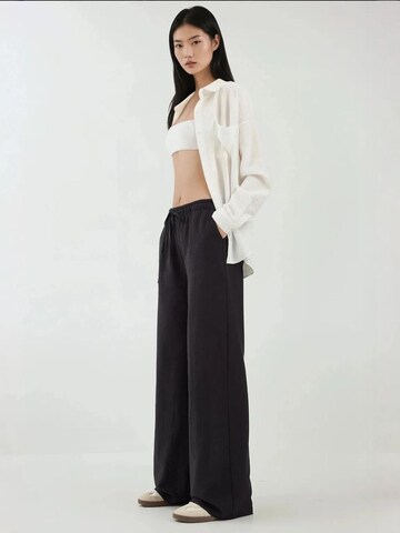 Hiccup Regular Trousers in Black