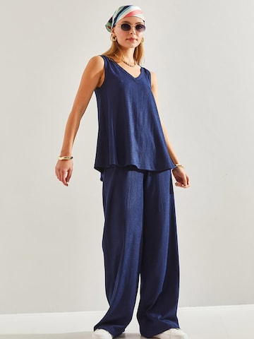 Bianco Lucci Костюм с панталон в синьо