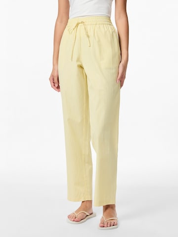 PIECES Regular Trousers in Yellow: front