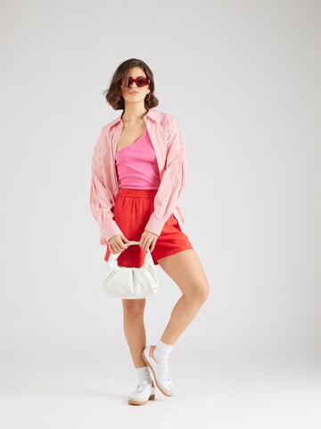 Regular Pantalon 'PCMILANO' PIECES en rouge