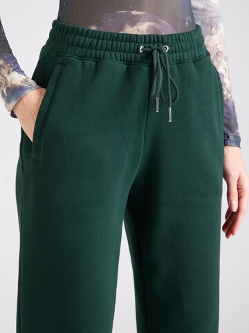 Abercrombie & Fitch Tapered Broek 'ESSENTIAL SUNDAY' in Groen