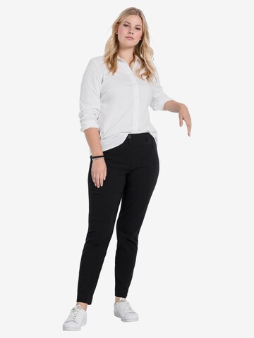 Coupe slim Pantalon SHEEGO en noir