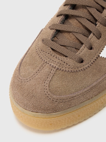 Sneaker bassa 'HANDBALL SPEZIAL BOLD' di ADIDAS ORIGINALS in marrone