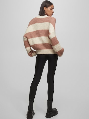 Pulover de la Pull&Bear pe roz