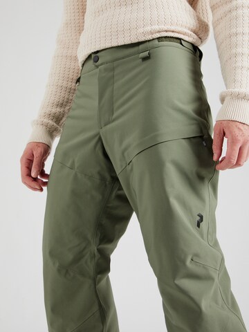 PEAK PERFORMANCE - Regular Calças de desporto 'Maroon' em verde