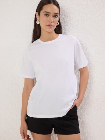 Trendyol - Camiseta en blanco: frente