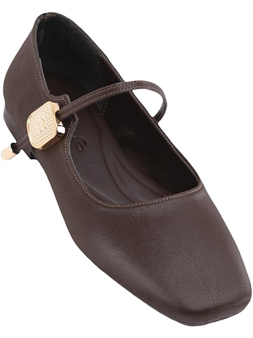 Limoya Strap ballerina 'Amilia' in Brown: front