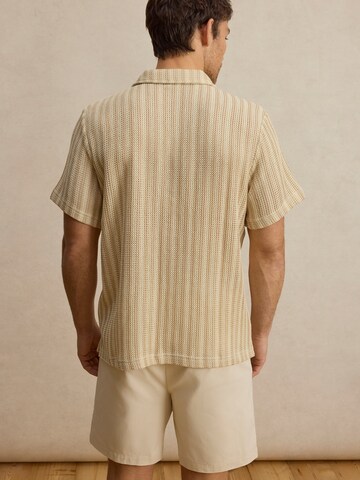 DAN FOX APPAREL Comfort Fit Риза 'Joschua' в бежово