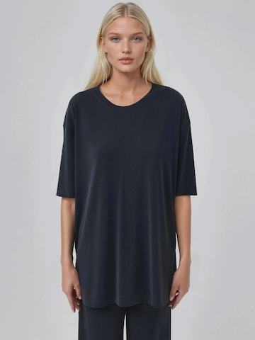 Busem - Camisa oversized em preto: frente