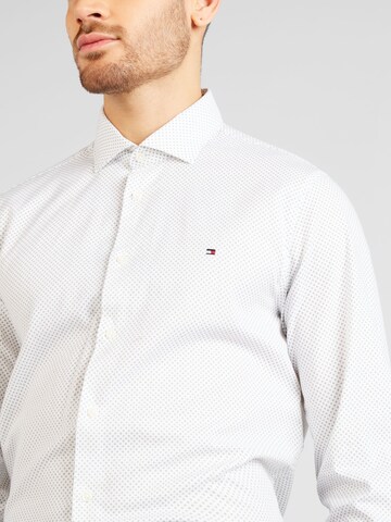 TOMMY HILFIGER Slim fit Srajca | bela barva