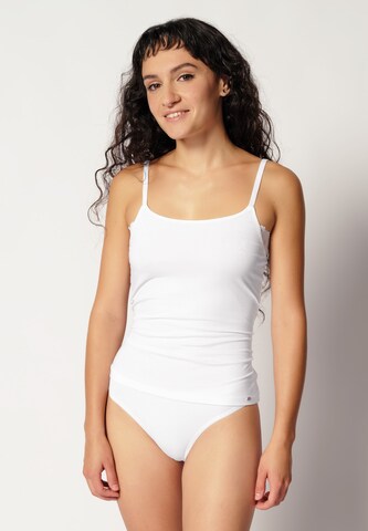 Skiny Undershirt in White: front