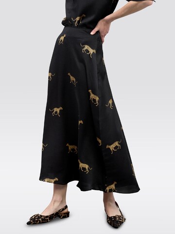 Lola Casademunt - Falda en negro: frente