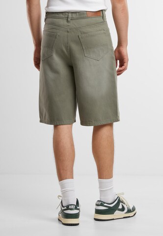 Urban Classics Loose fit Pants '90's' in Green