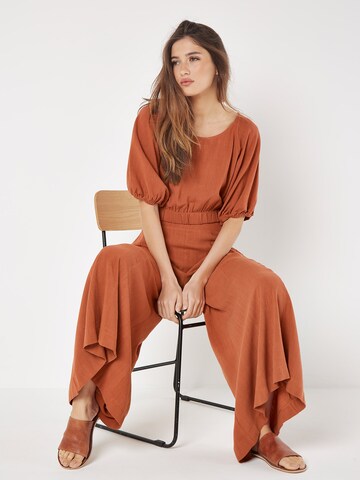 Apricot Blouse in Brown