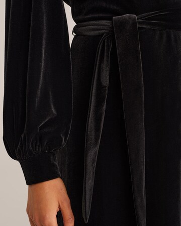 WE Fashion Рокля в черно