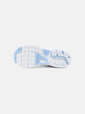 balts Nike Sportswear Zemie brīvā laika apavi 'Zoom Vomero 5'