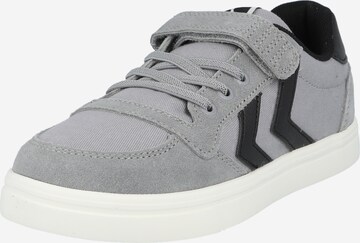 Hummel Sneakers in Grijs: voorkant