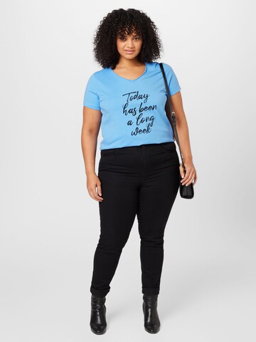 ONLY Carmakoma - Camiseta 'QUOTE' en azul