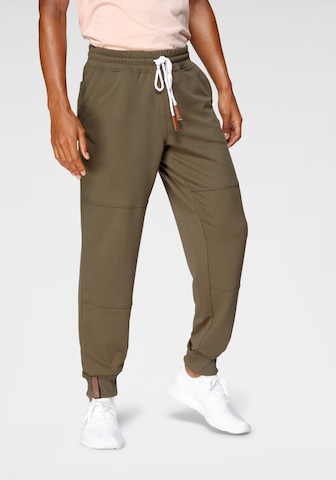 OCEAN SPORTSWEAR Tapered Workout Pants in Green: front