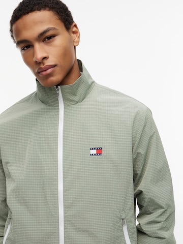 Tommy Jeans Välikausitakki 'ESSENTIAL' värissä vihreä