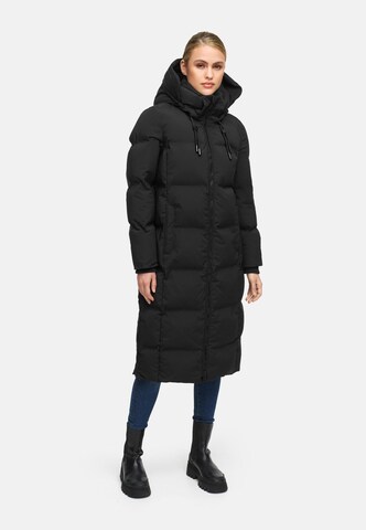 Cappotto funzionale 'Tikoraa 16' di MARIKOO in nero: frontale
