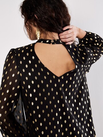Robe Apricot en noir