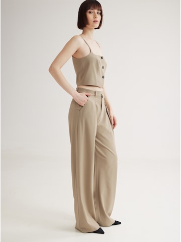 4TAILORS Loosefit Housut 'Ember' värissä beige