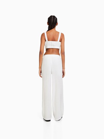 Wide leg Pantaloni de la Bershka pe alb