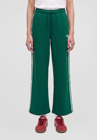ADIDAS ORIGINALS - regular Pantalón 'AdiSignature' en verde: frente