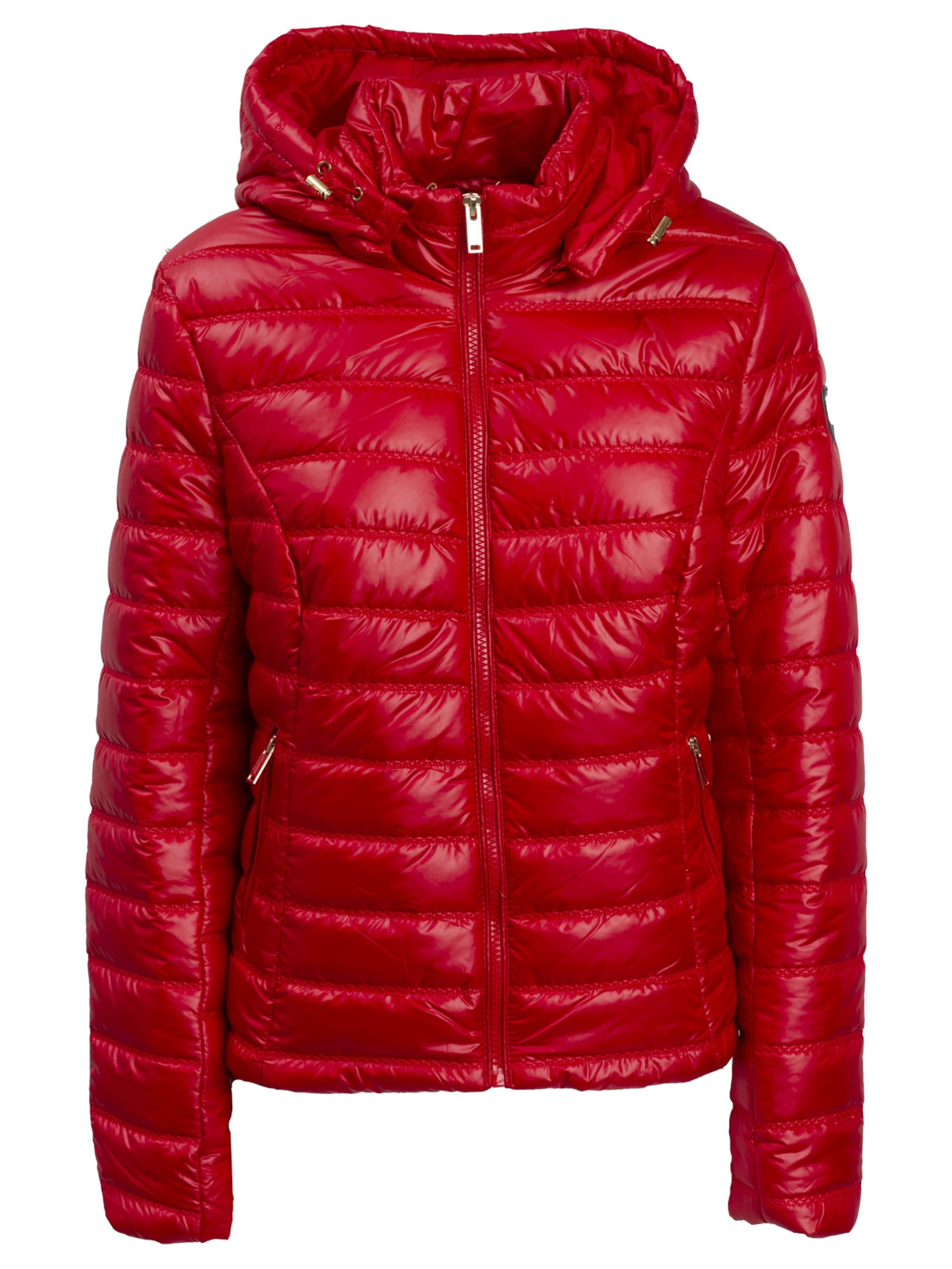 Giacca invernale di Influencer in rosso: frontale