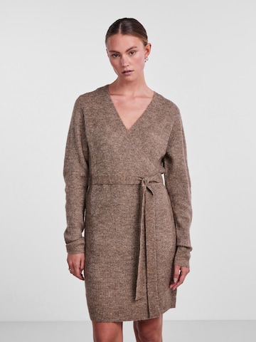 PIECES Knitted dress 'Ellen' in Brown