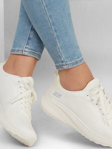 SKECHERS Matalavartiset tennarit värissä valkoinen