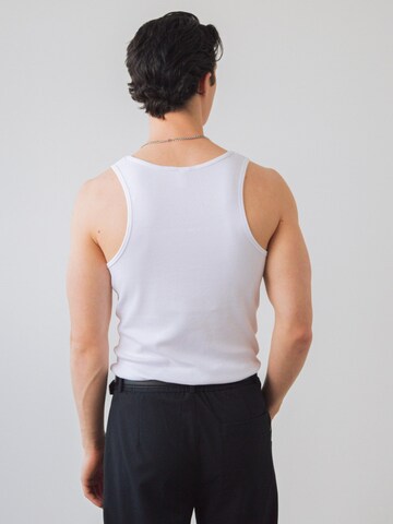 Maglietta di Honest Basics in bianco