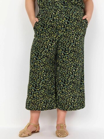 Wasabi Concept Wide leg Broek 'Melina' in Groen: voorkant