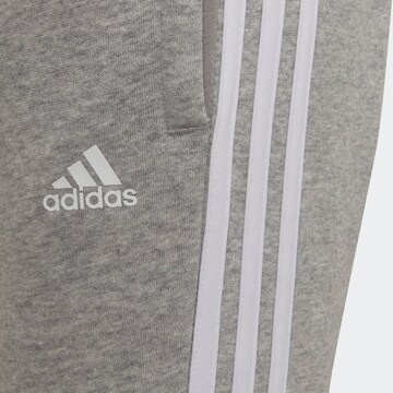 ADIDAS SPORTSWEAR Tapered Sporthose 'Essential' in Grau