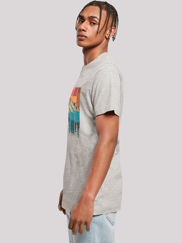 F4NT4STIC T-Shirt 'Berg Sonnenuntergang Retro' in Grau