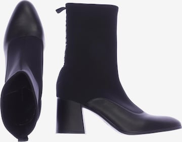 ARMANI EXCHANGE Dress Boots in 39 in Black: front