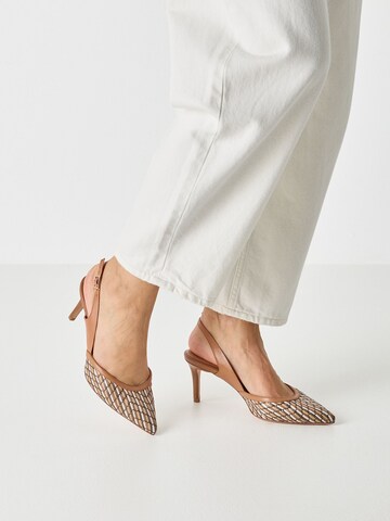 Tamaris Slingpumps in Braun