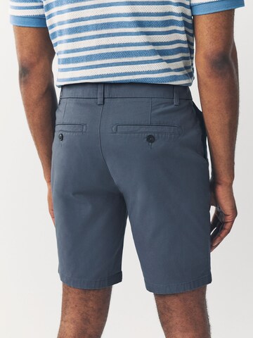 Next Slimfit Chinobyxa i blå