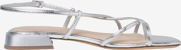 TAMARIS Páskové sandály – stříbrná