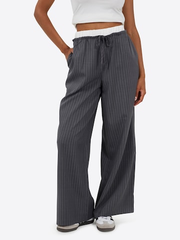 Wide leg Pantaloni di BRAVE SOUL in grigio: frontale