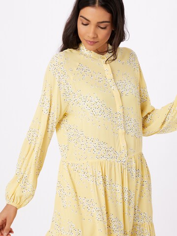 Robe-chemise 'Marranie' mbym en jaune